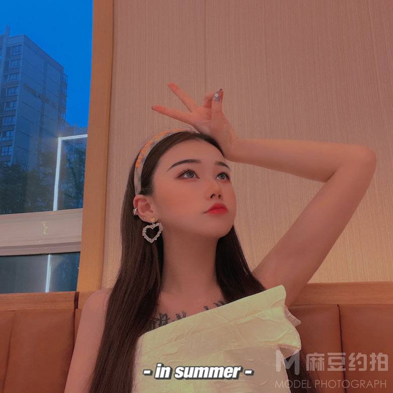 情绪模特