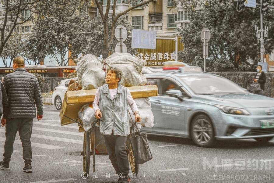 情绪模特
