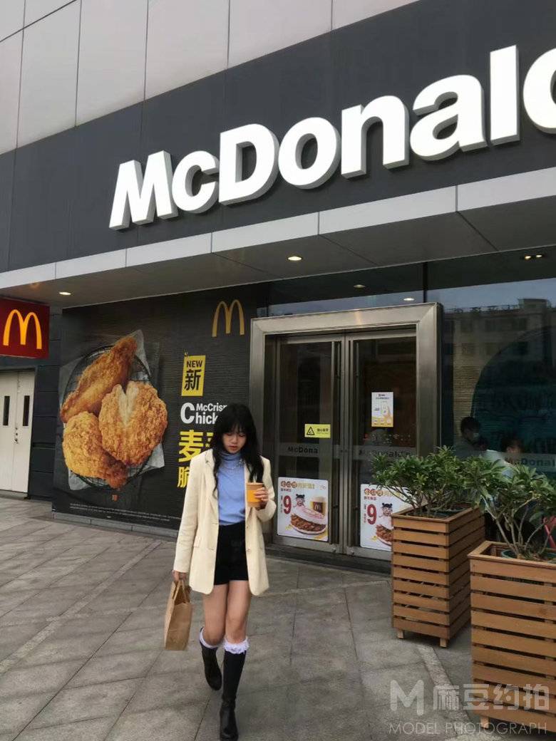 校园模特