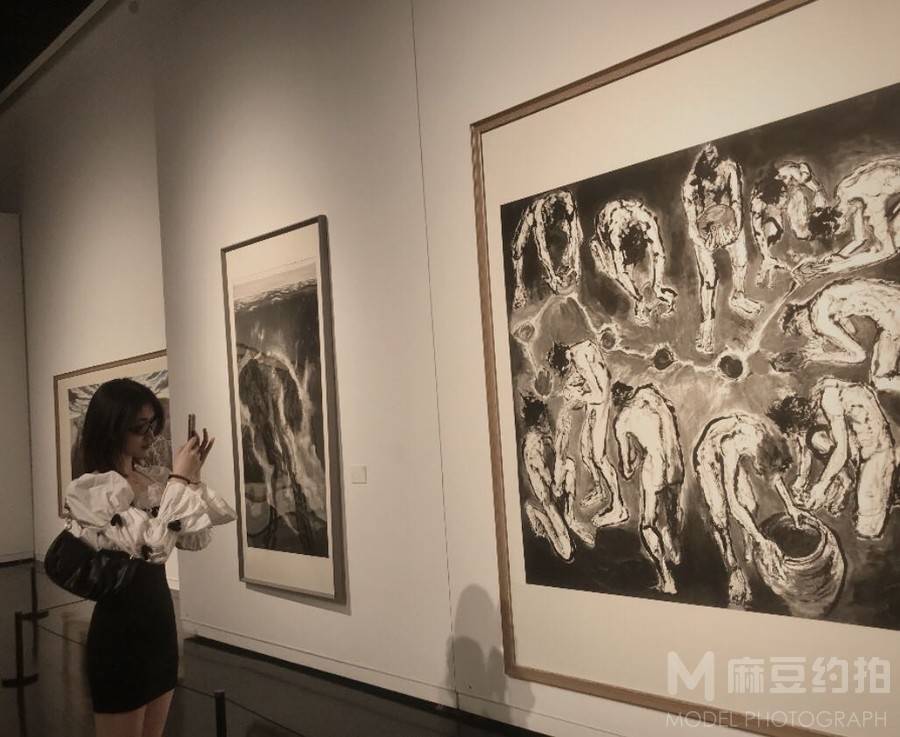 情绪模特