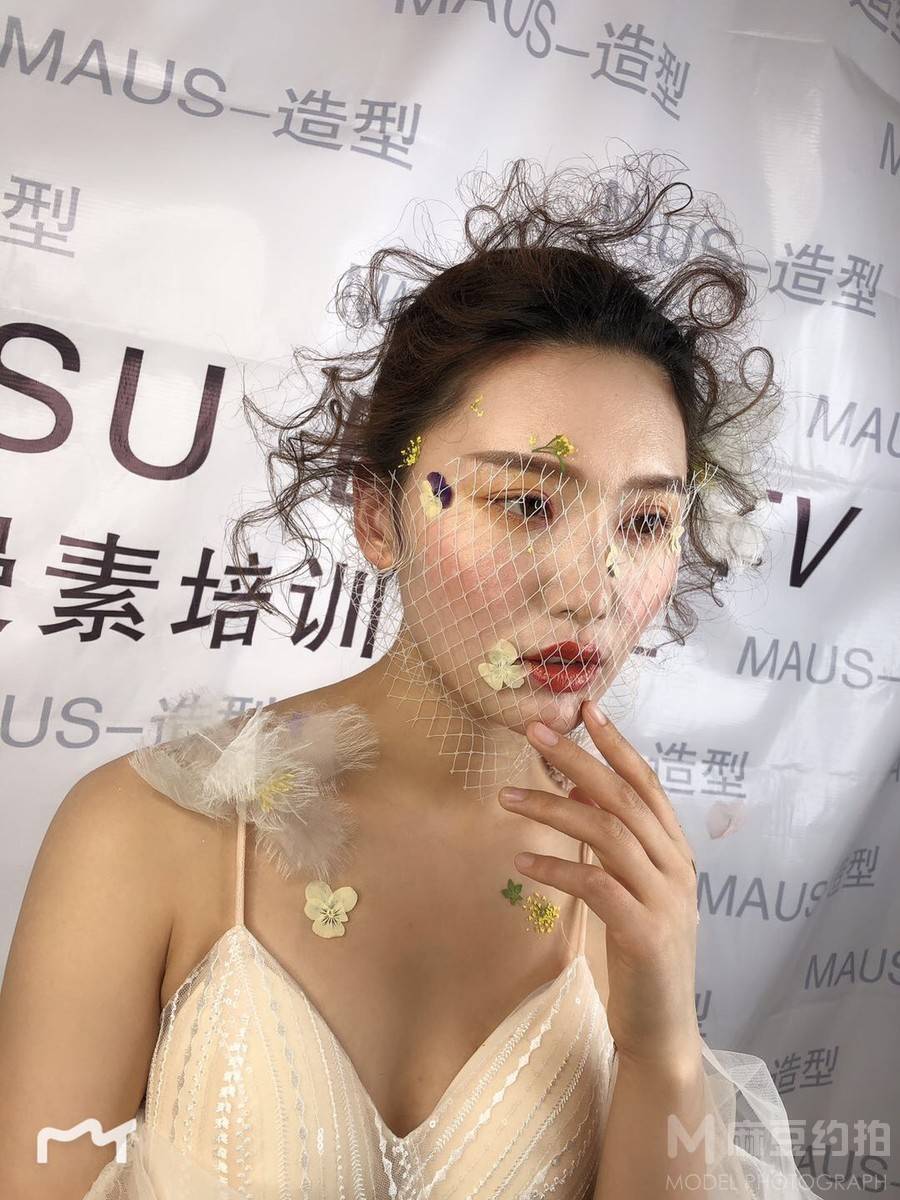 妆容模特