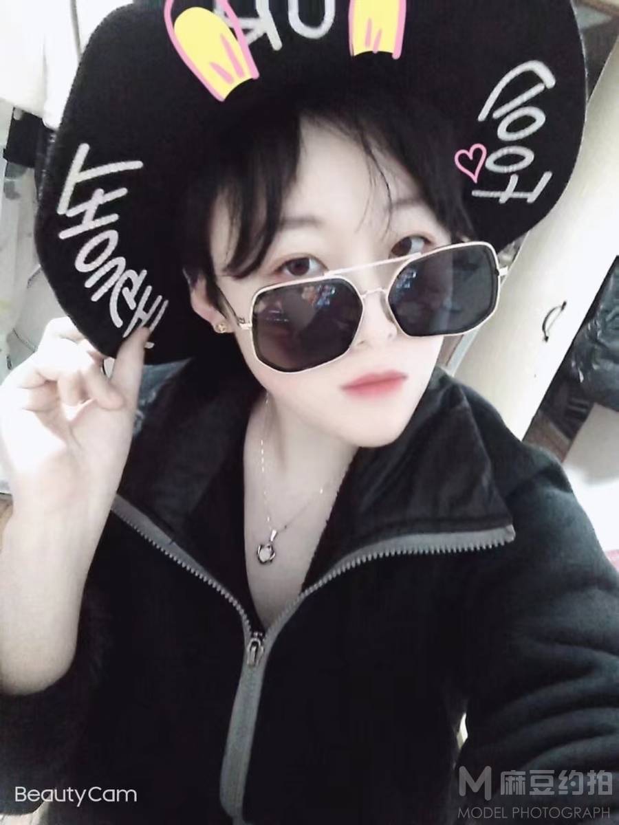 黑白模特