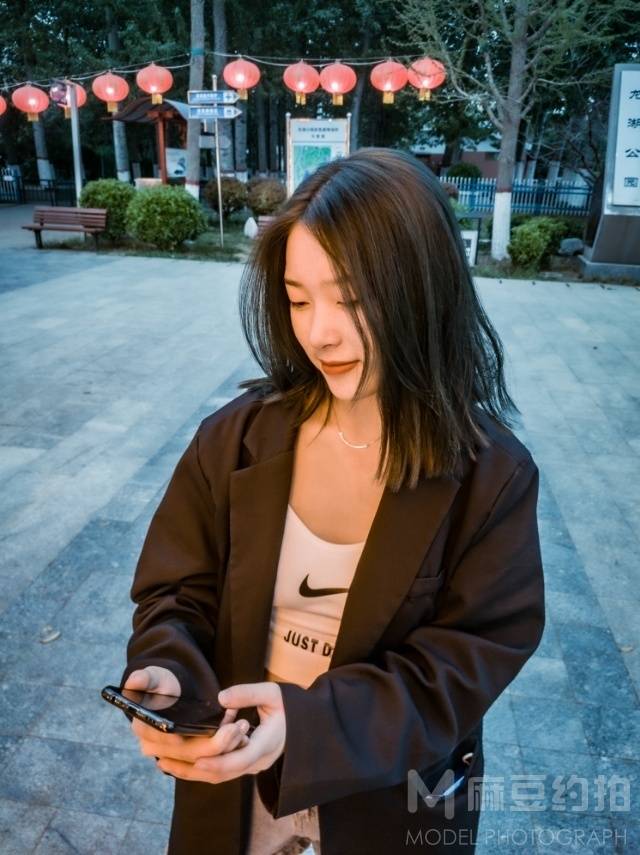 情绪模特