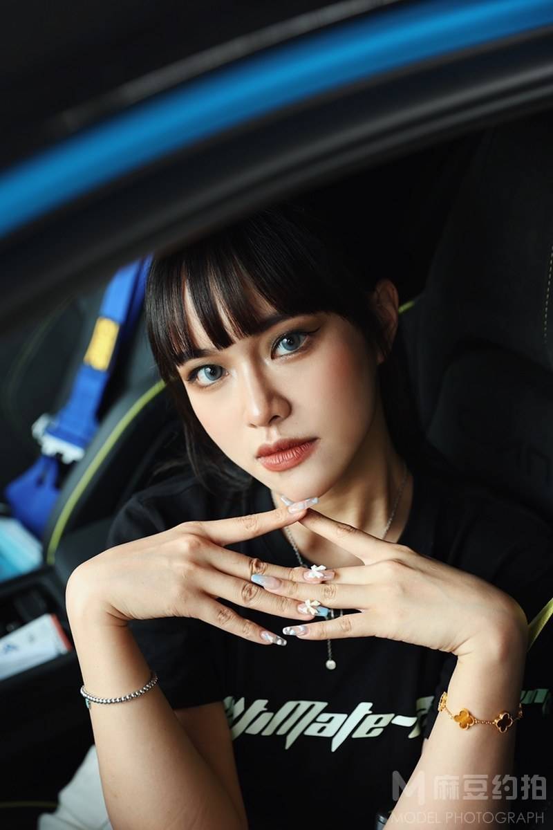 黑白模特