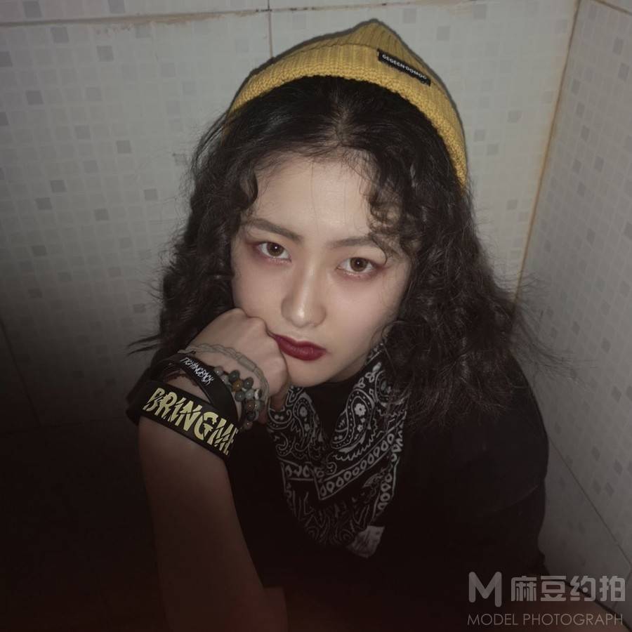 情绪模特