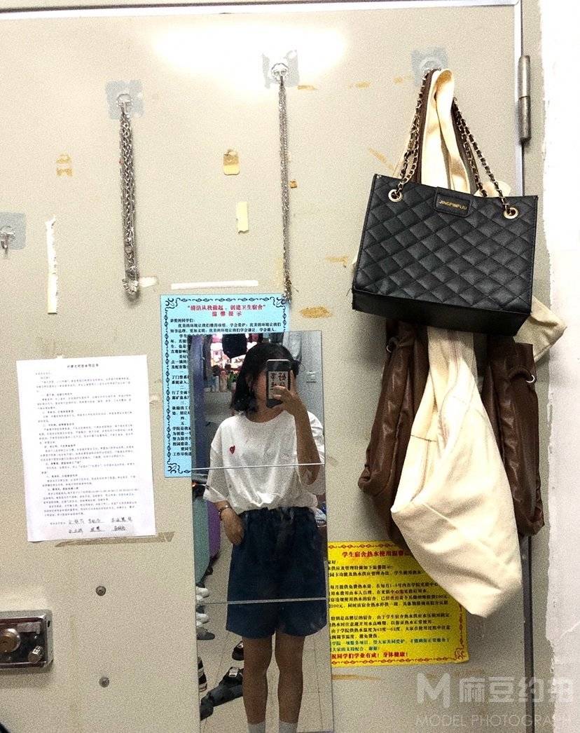 校园模特