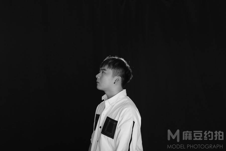 黑白模特