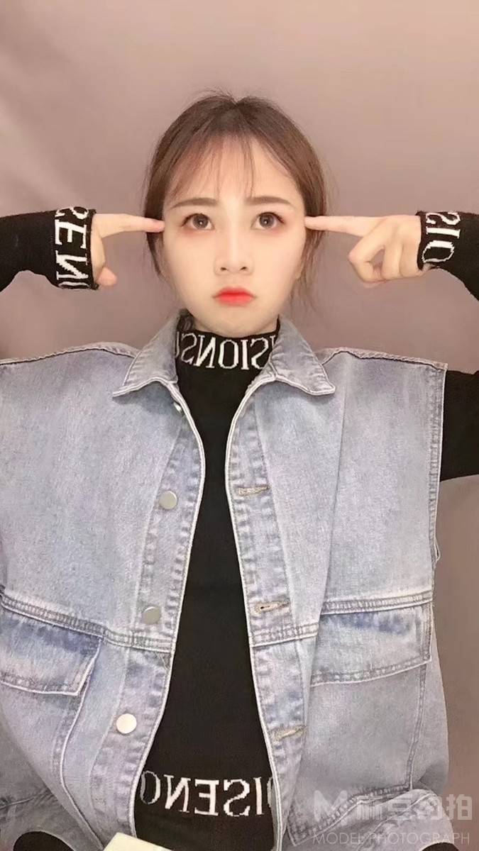 妆容模特