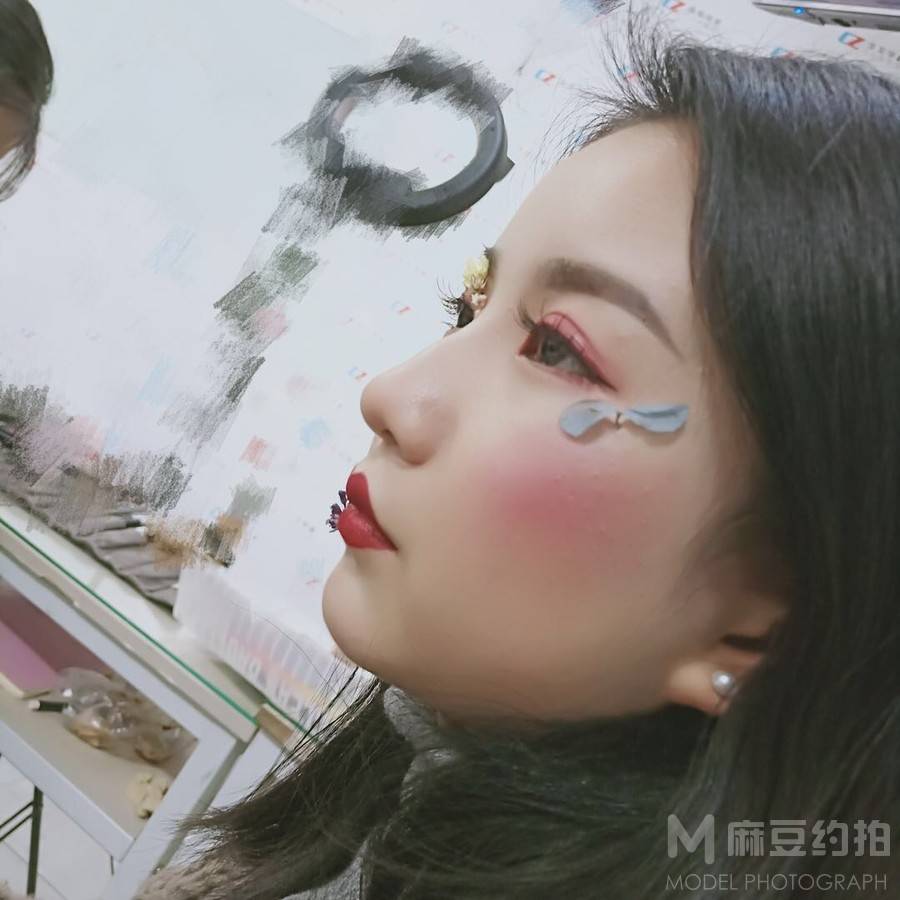 情绪模特