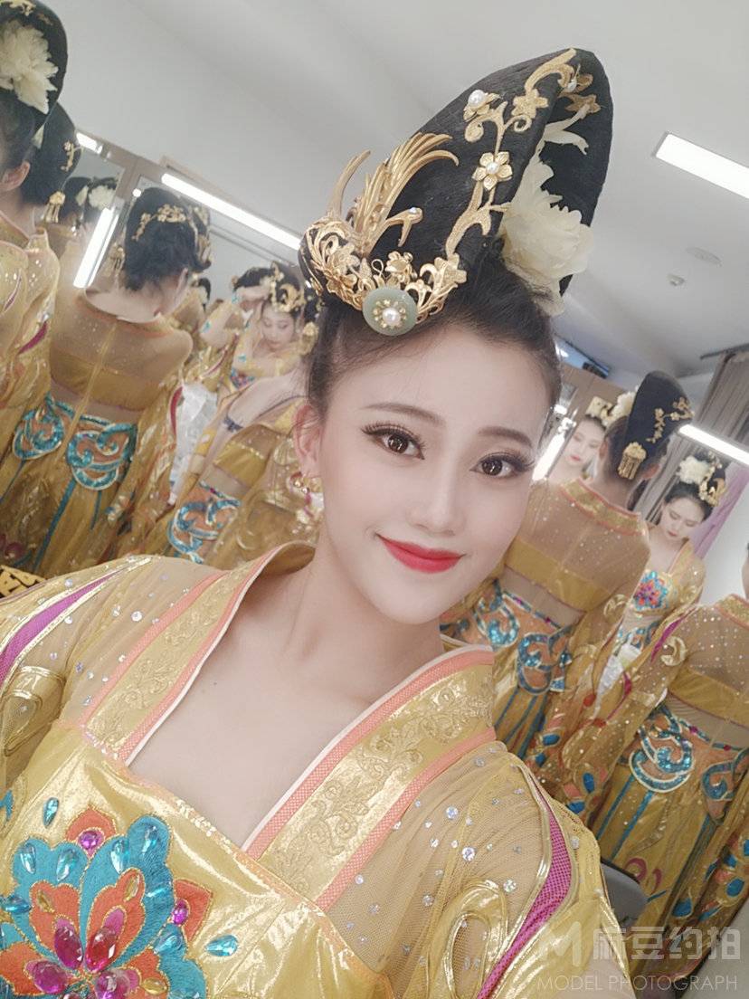 校园模特