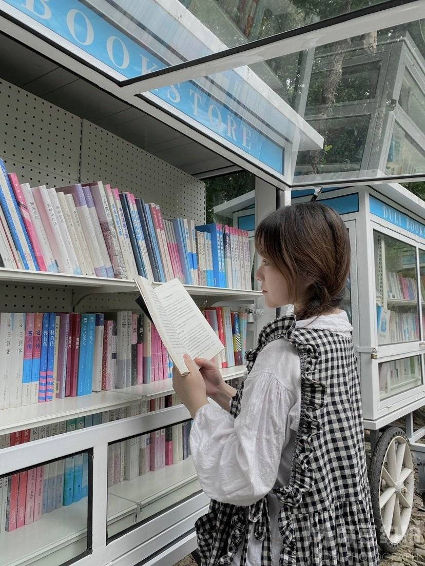 黑白模特