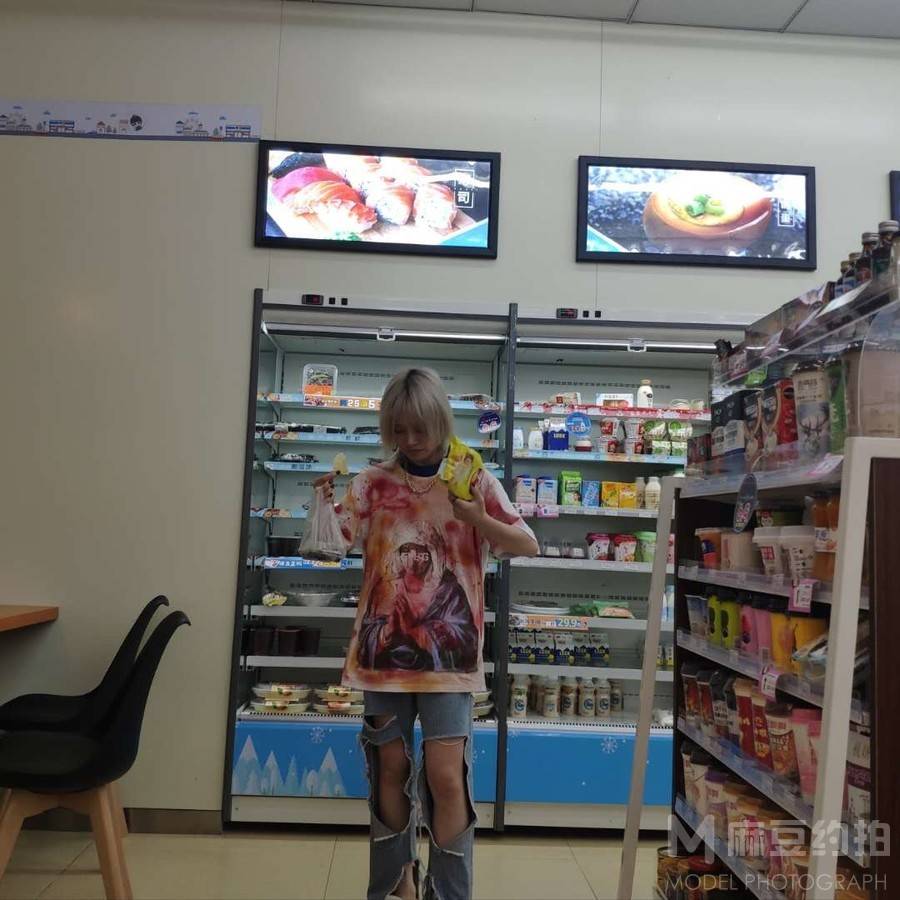 情绪模特