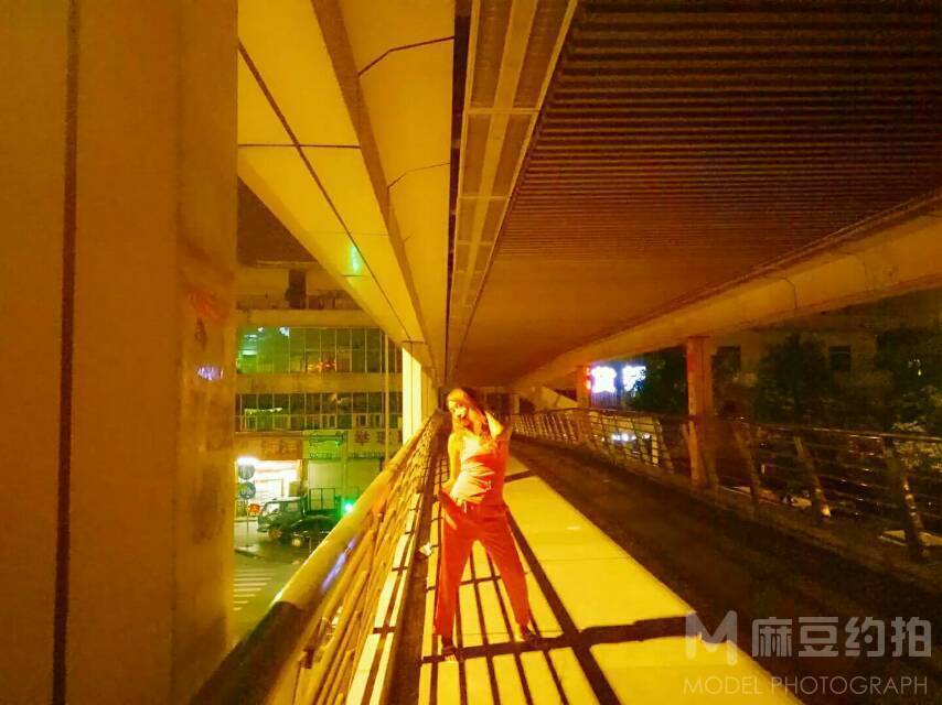 夜景模特