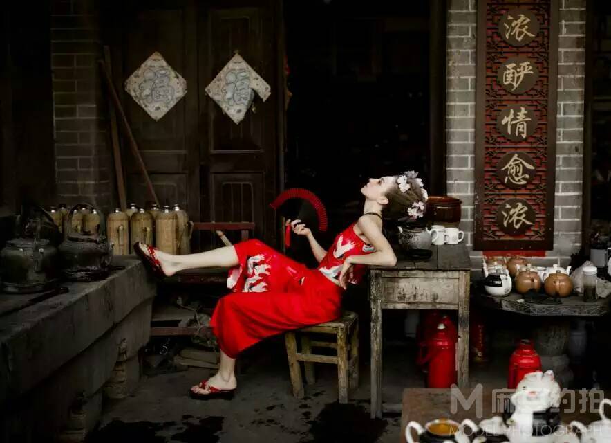 情绪模特