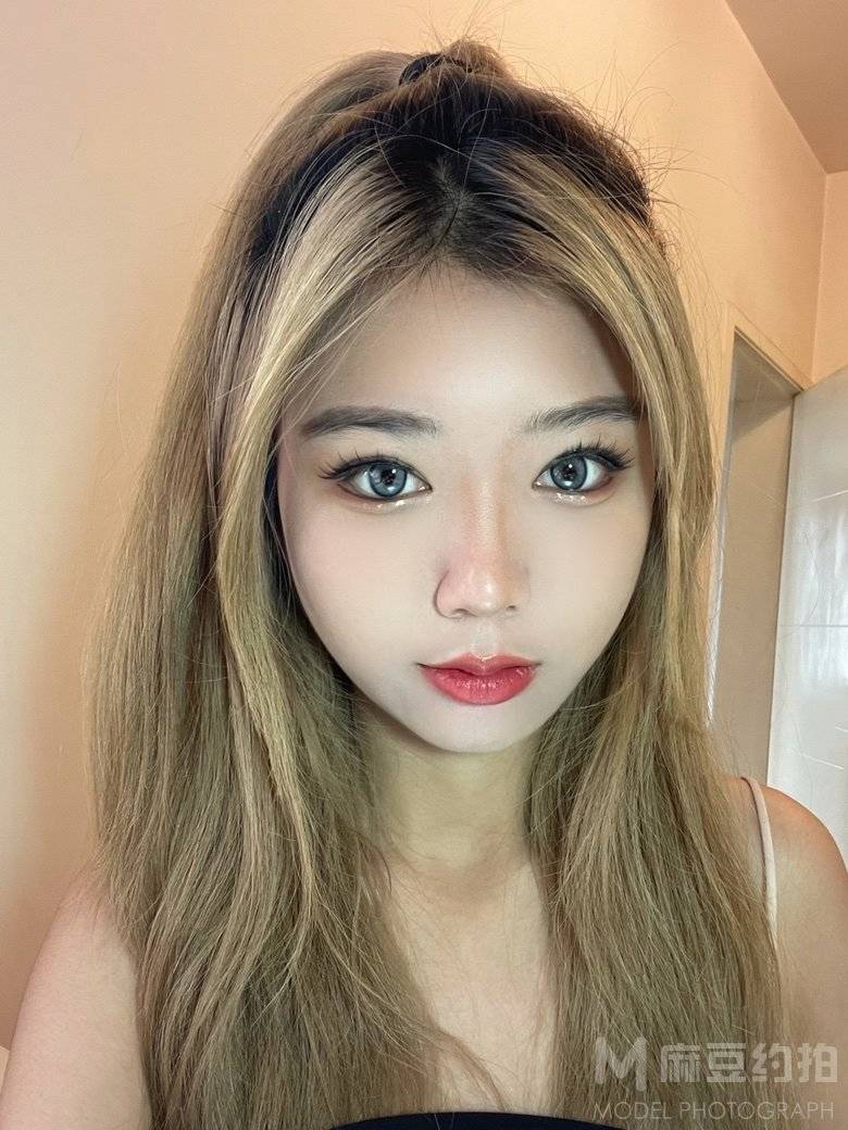妆容模特