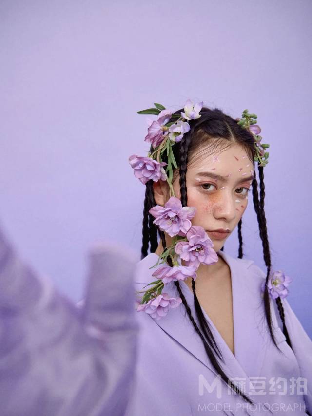 情绪模特