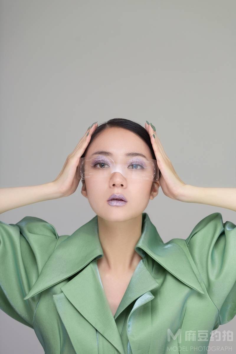 情绪模特