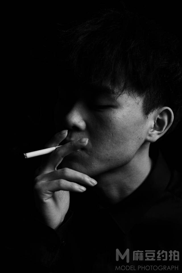 黑白模特