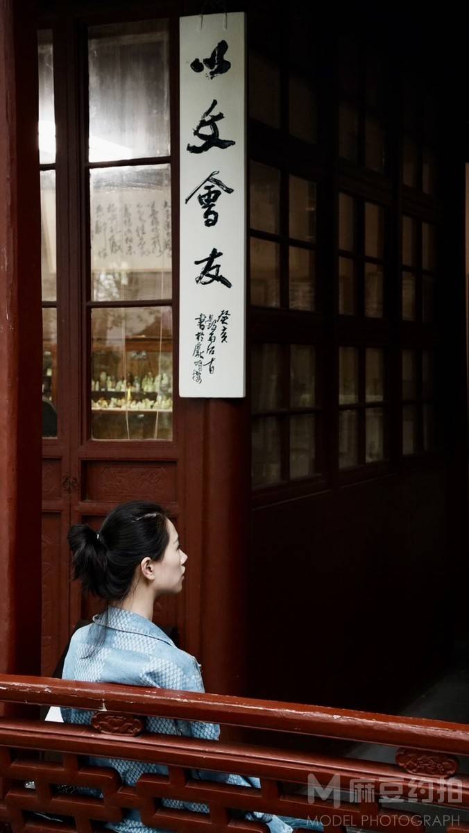 情绪模特