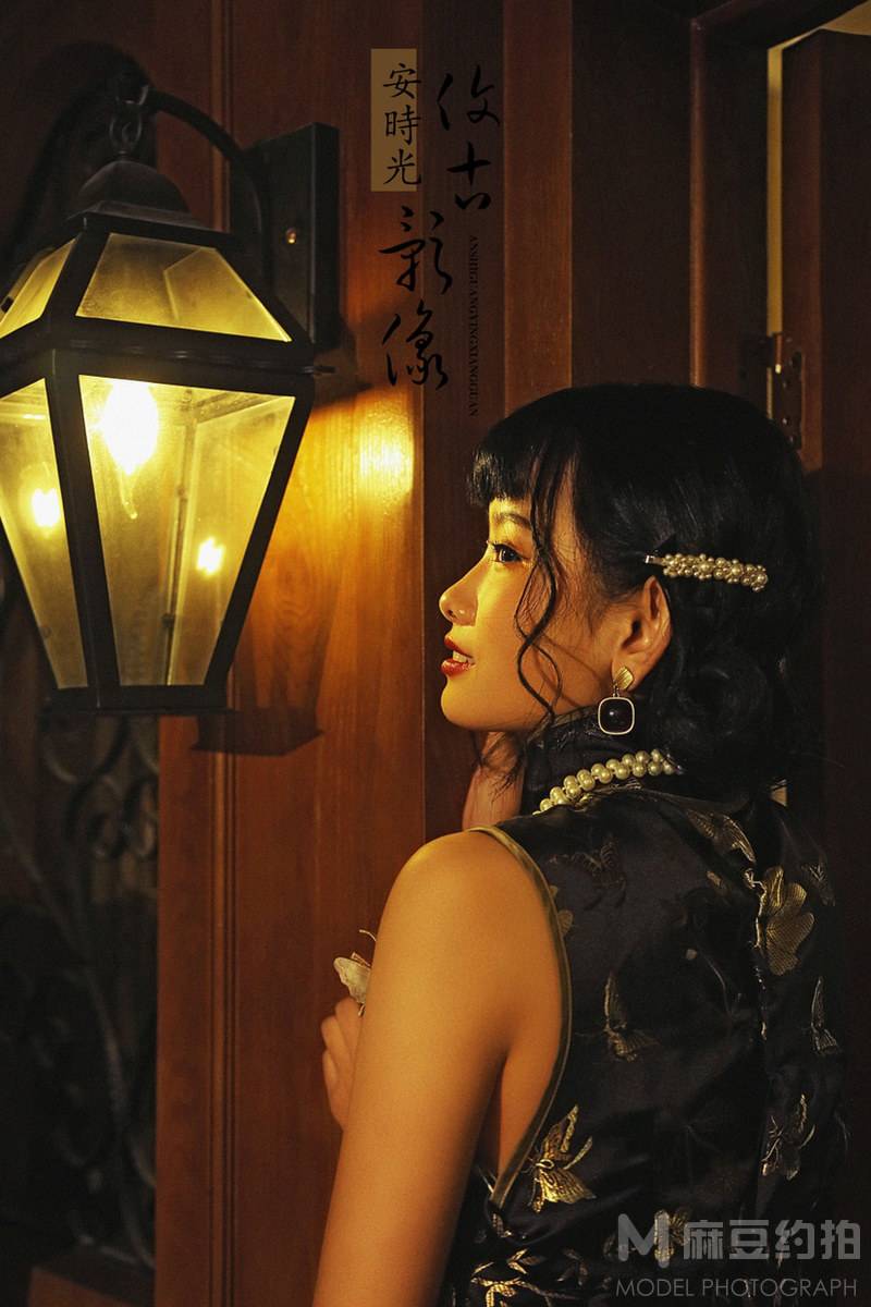 情绪模特