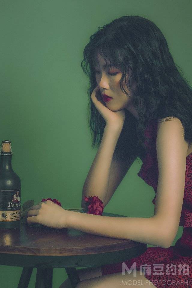 情绪模特