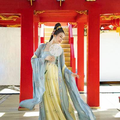 汉服模特