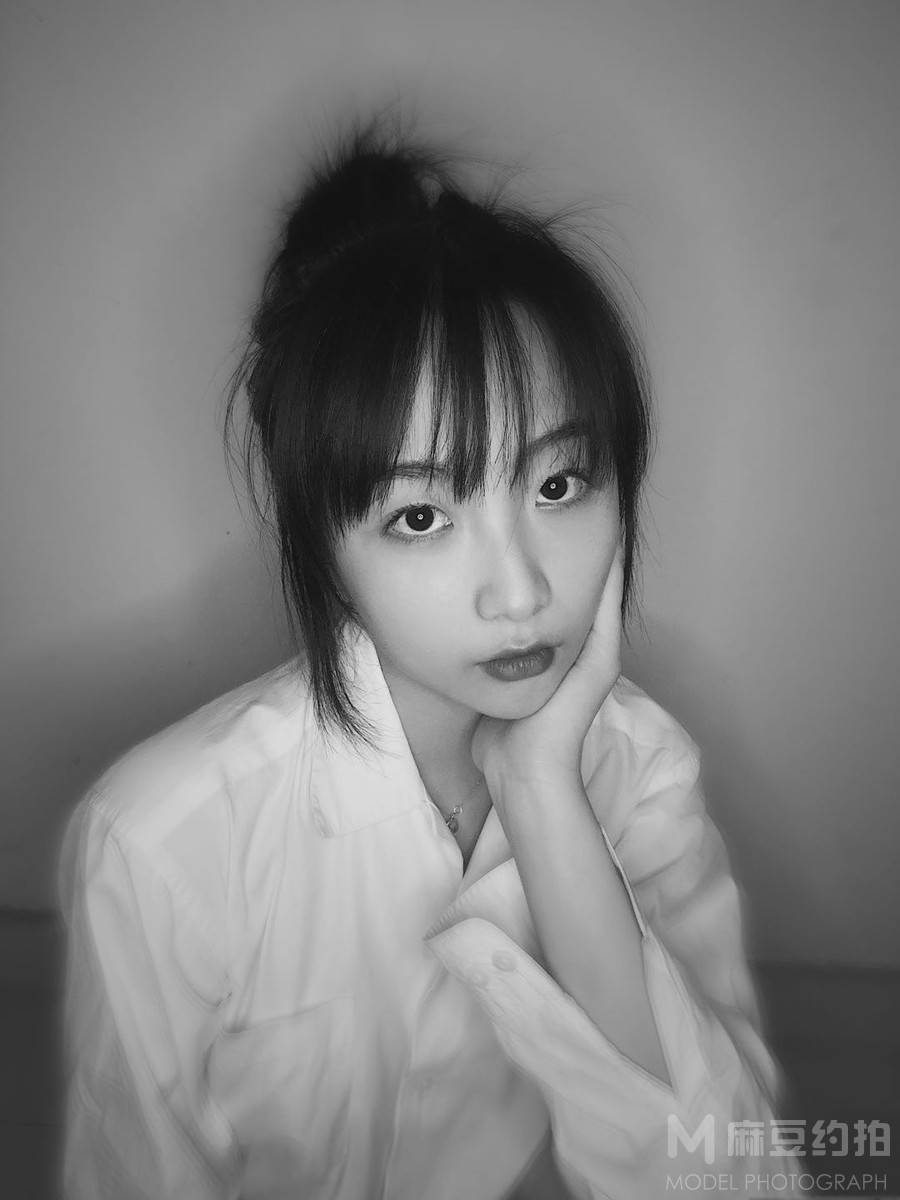 黑白模特