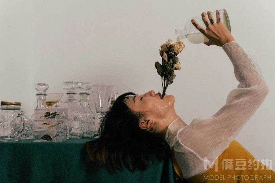 情绪模特