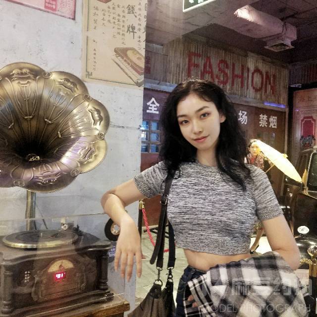 情绪模特