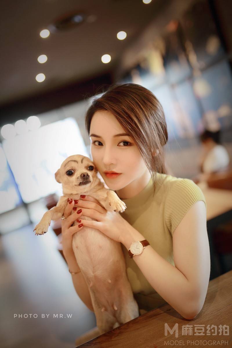 情绪模特