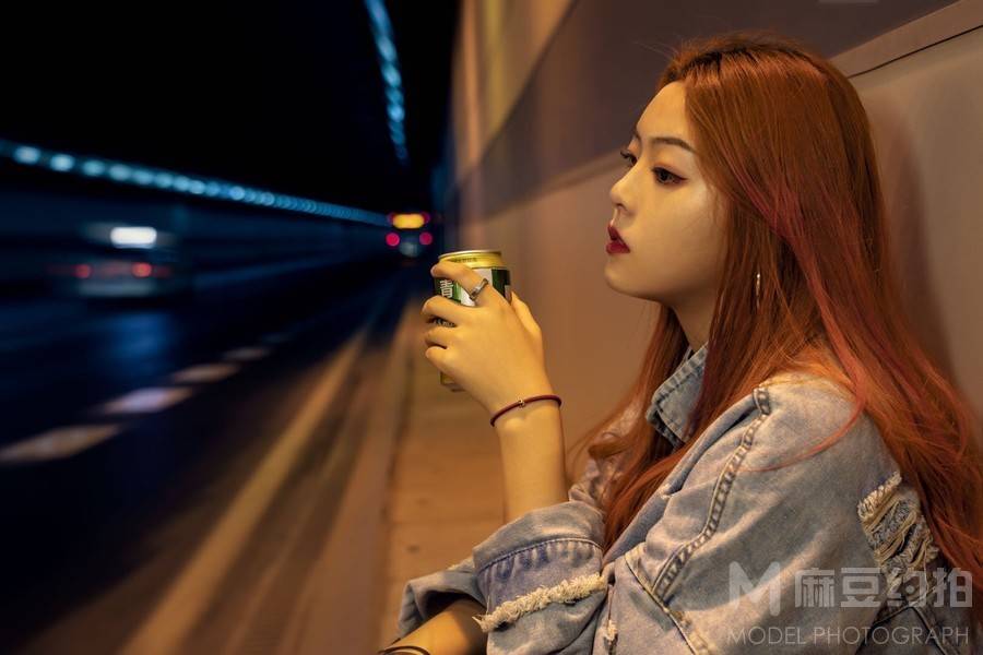 情绪模特