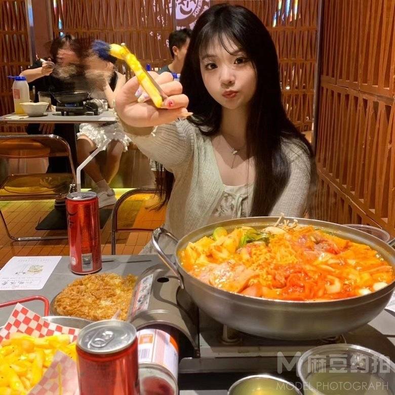 情绪模特