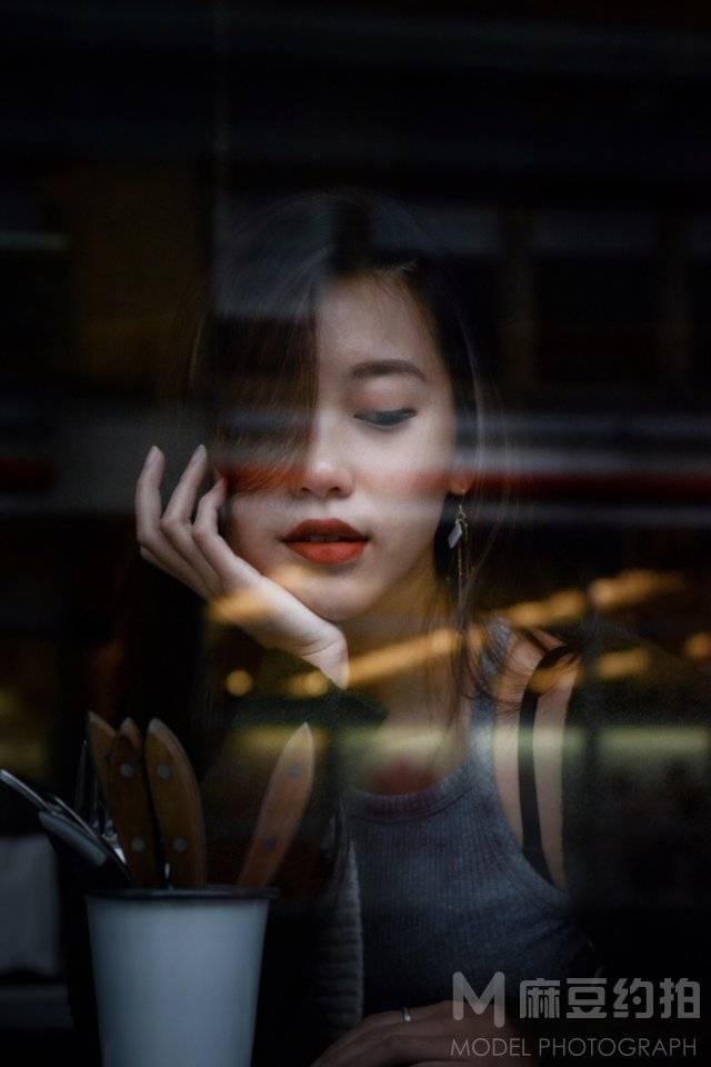 情绪模特
