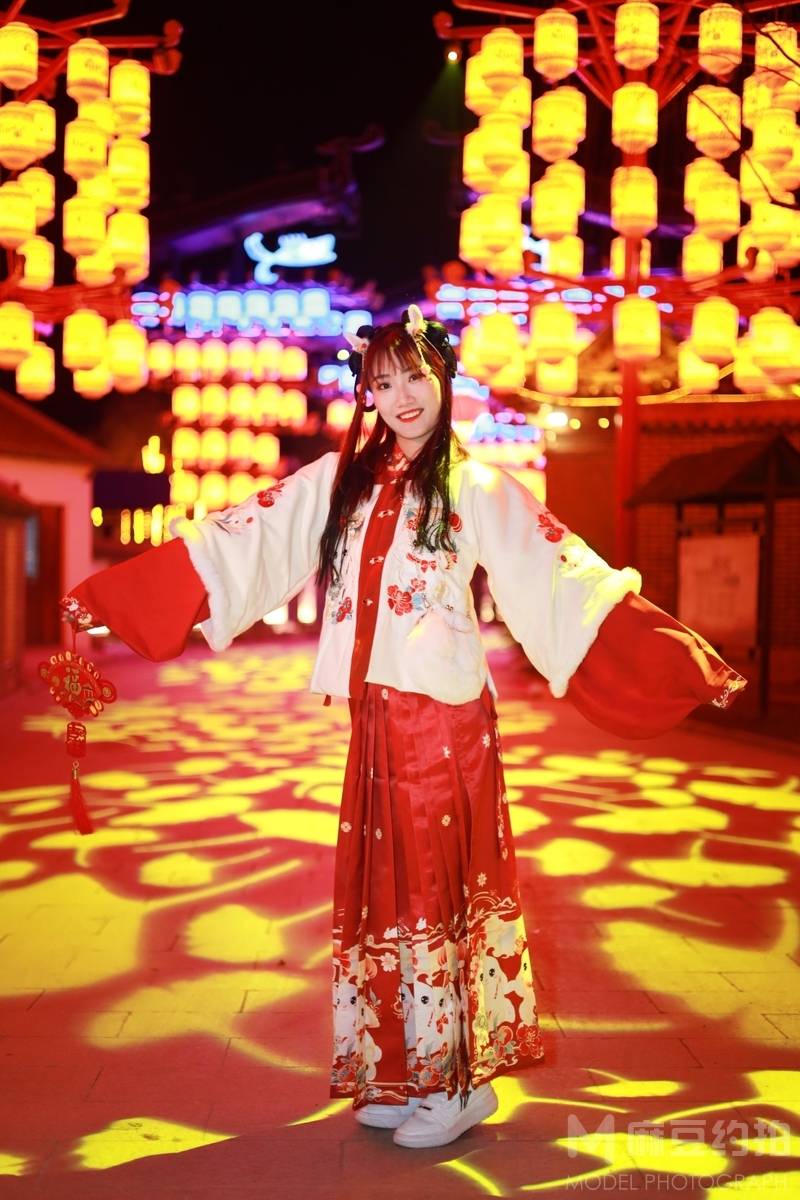 汉服模特