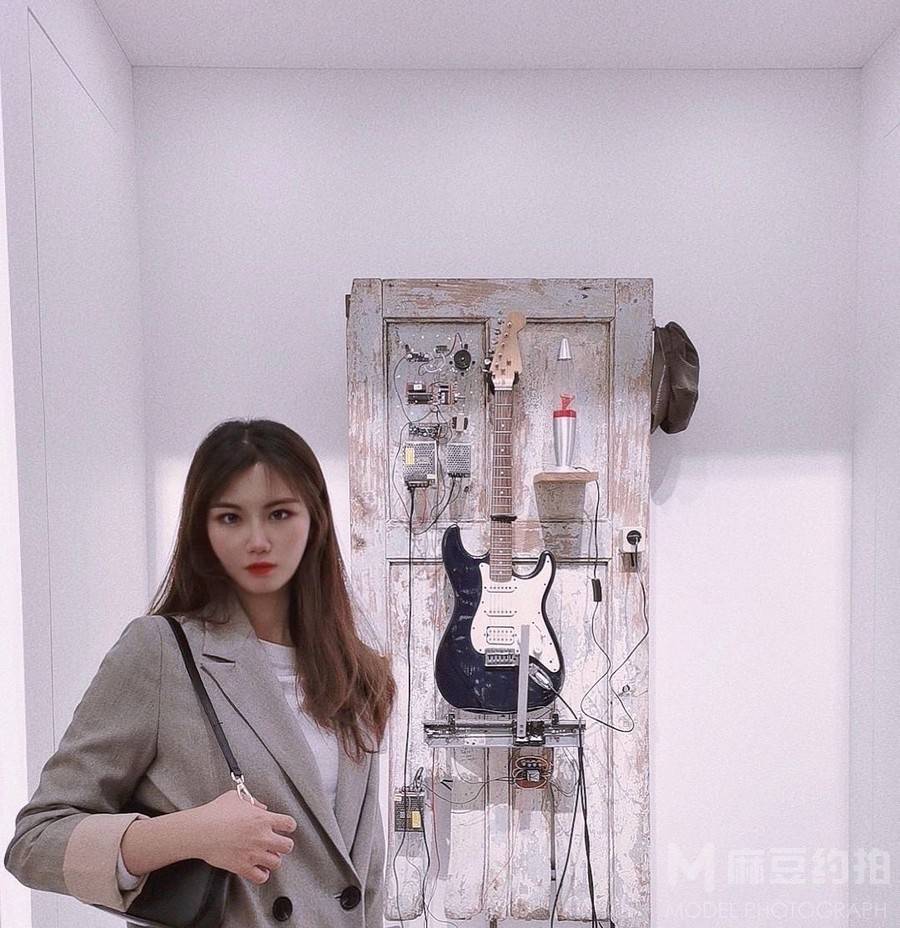 情绪模特
