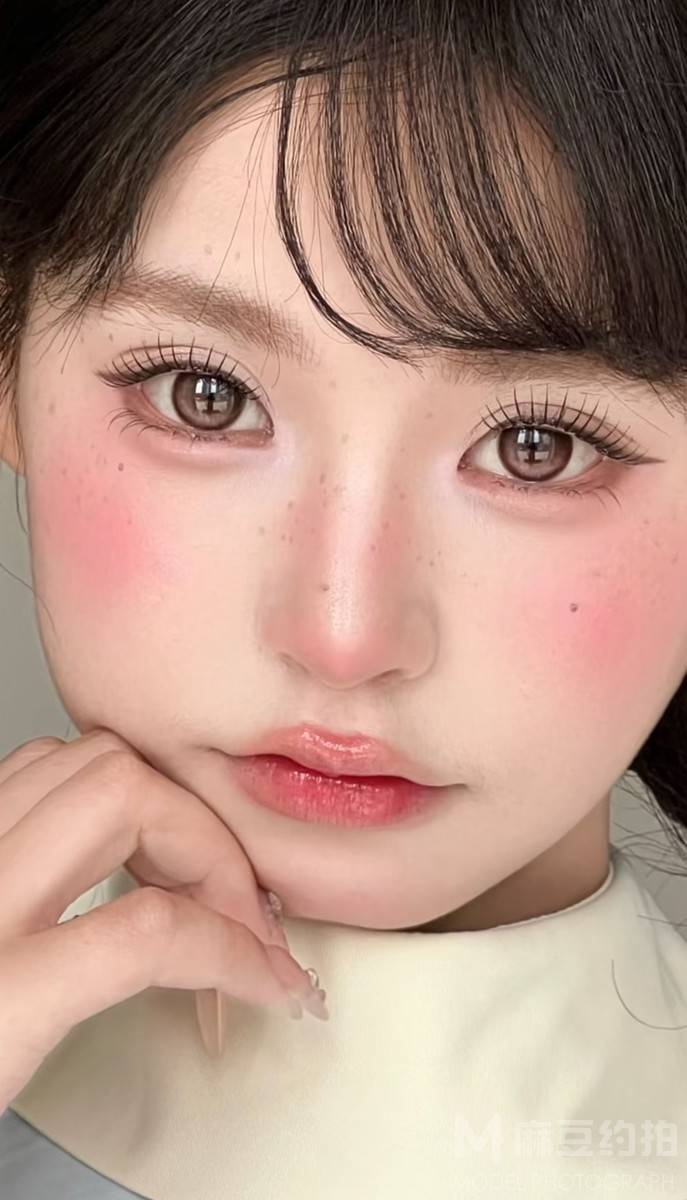 妆容模特