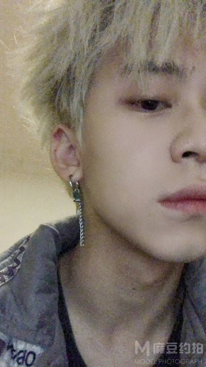 黑白模特