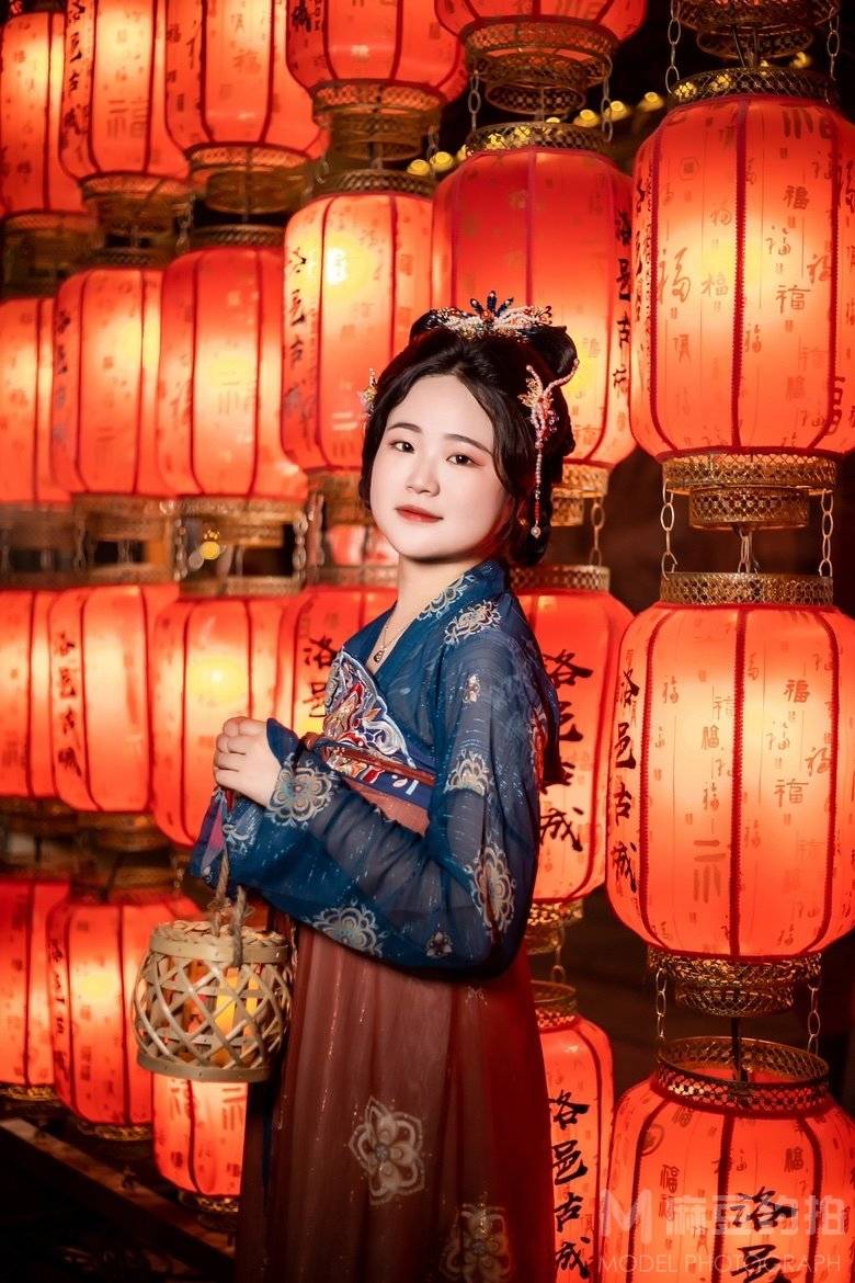 汉服模特