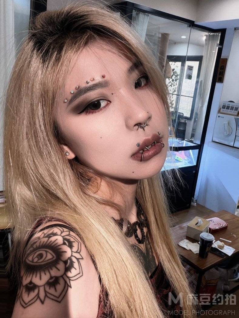 情绪模特