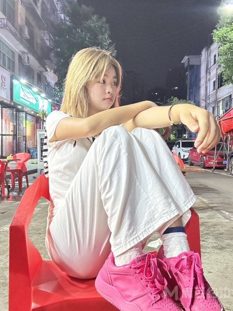 情绪模特