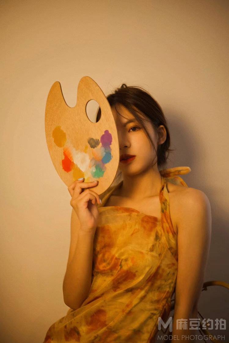 情绪模特