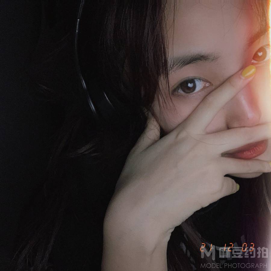 情绪模特