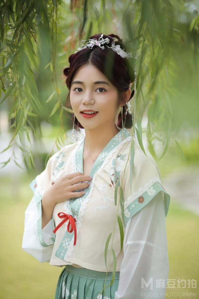 汉服模特