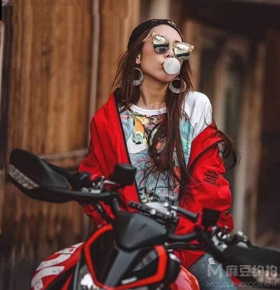 情绪模特