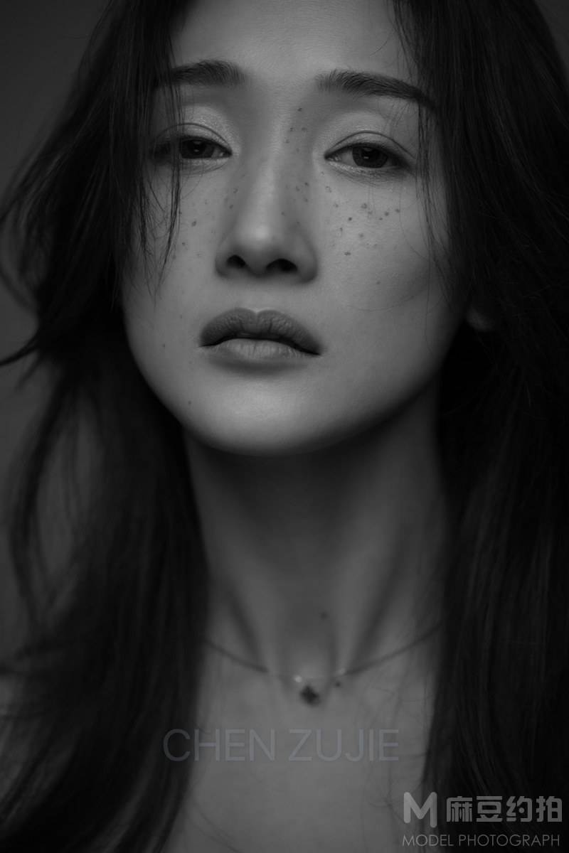 黑白模特