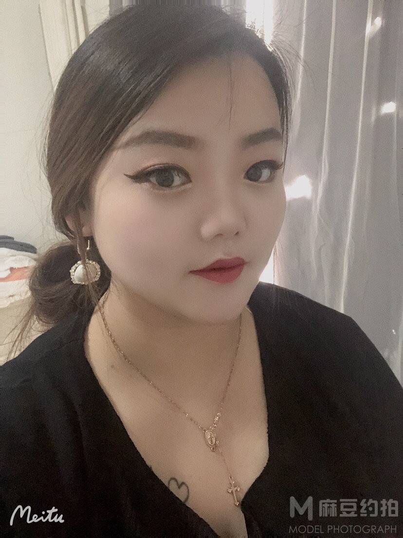 黑白模特