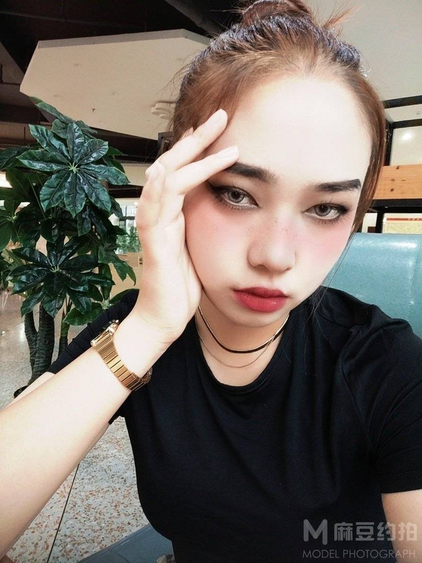 情绪模特