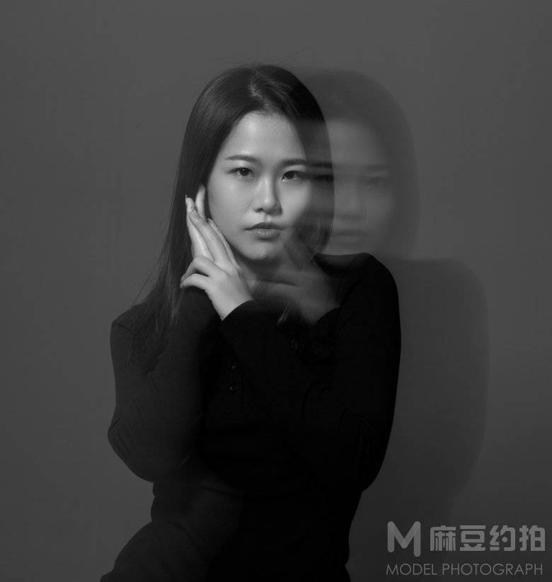 黑白模特