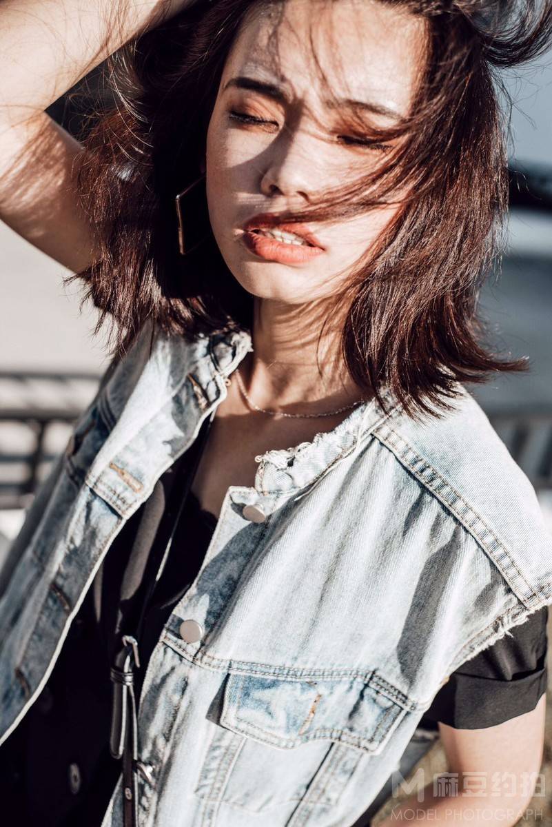 情绪模特
