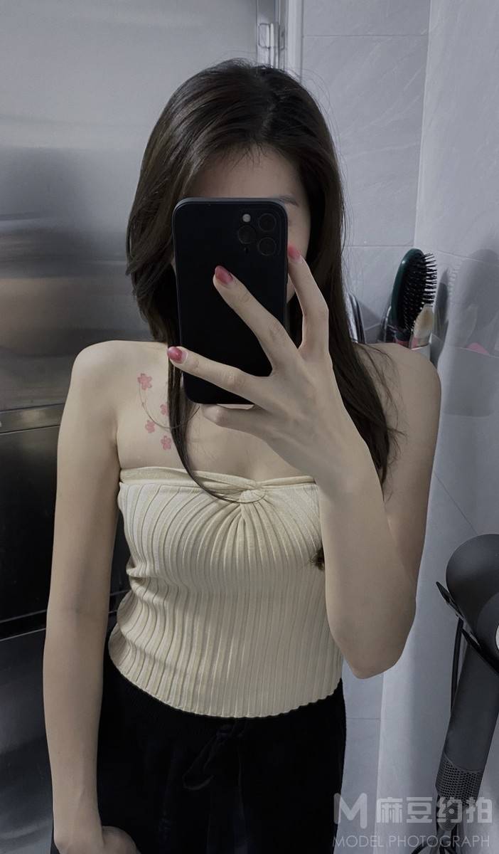 黑白模特